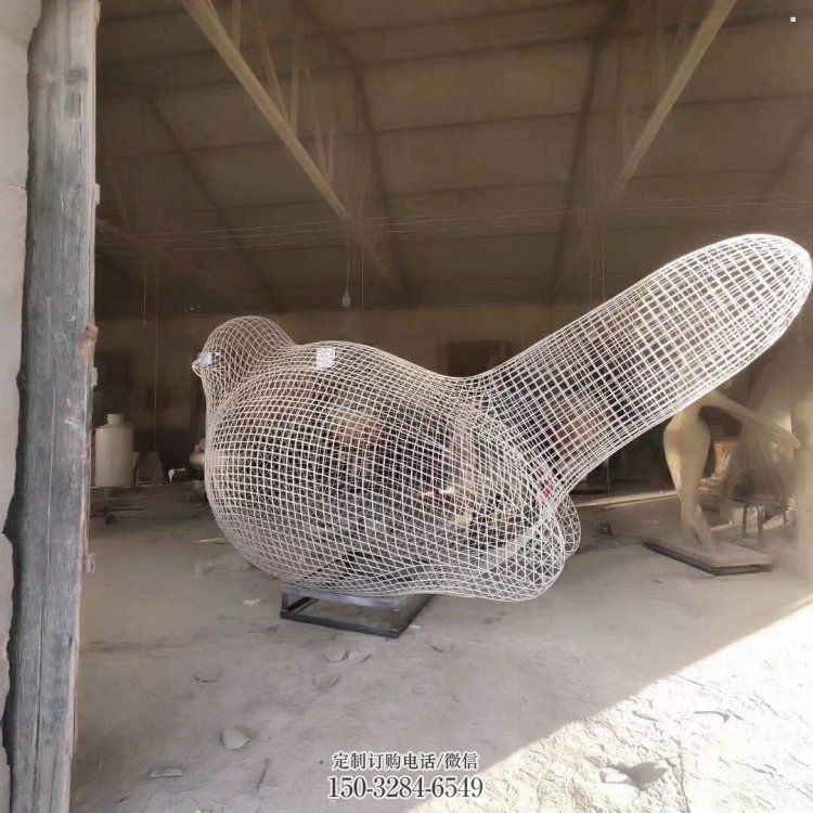 镂空鸟雕塑批发，拉丝工艺，铁艺小鸟雕塑承接