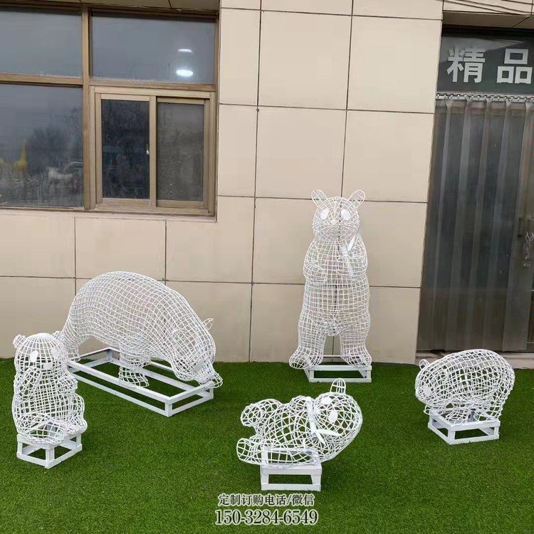 户外熊猫雕塑通用,多彩艺术,景观镂空熊猫雕塑供应 户外熊猫雕塑通用,多彩艺术,景观镂空熊猫雕塑供应
